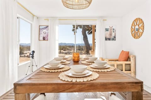 Welcome to Alpaca Mesa! Enjoy this beautiful sunroom =]