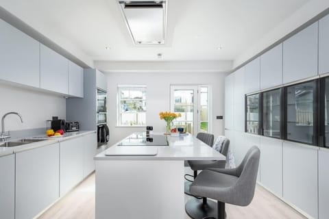 Kitchen at 1 The Strand, Porth, Cornwall, self catering with Beach Retreats.