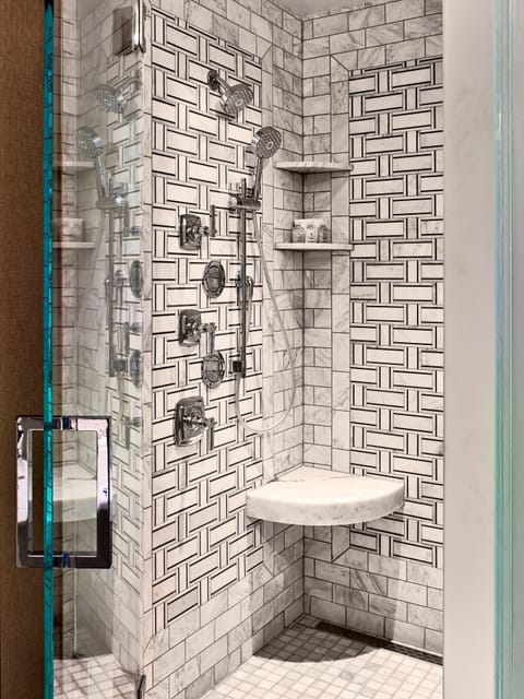 Separate tub and shower, free toiletries, hair dryer, bathrobes