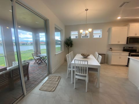 Dining area with expandable table