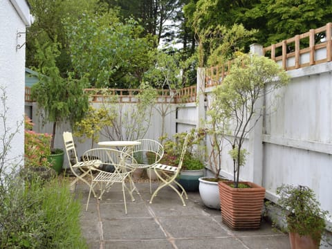 Sitting-out-area | Stoneyford Cottage, Narberth