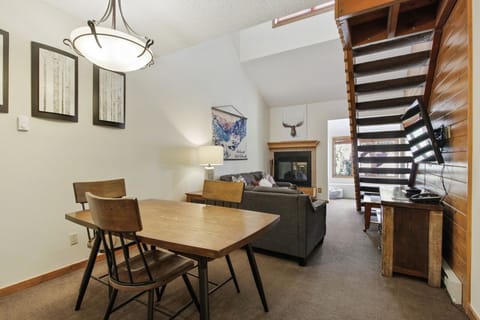 Chair, Furniture, Flooring, Living Room, Room