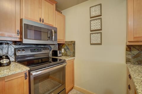 Oven, Microwave, Room, Indoors, Floor