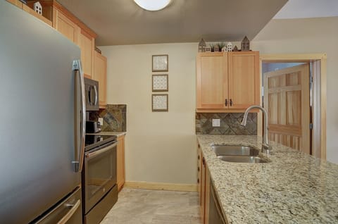 Flooring, Room, Indoors, Oven, Kitchen