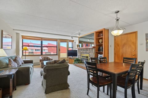 Chair, Furniture, Living Room, Indoors, Room
