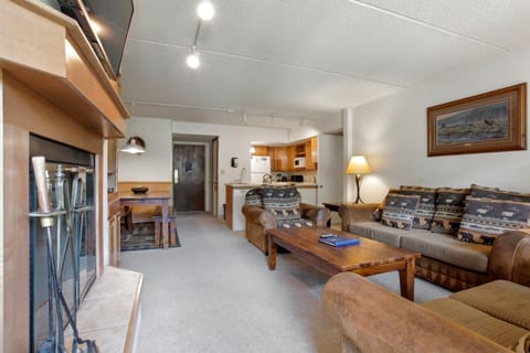 Living Room, Room, Indoors, Flooring, Couch