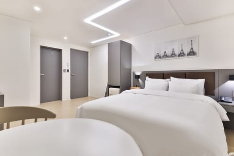 Premier Double Room - Samsung Air Dresser, Samsung 70" Smart TV Included | Premium bedding, individually decorated, individually furnished