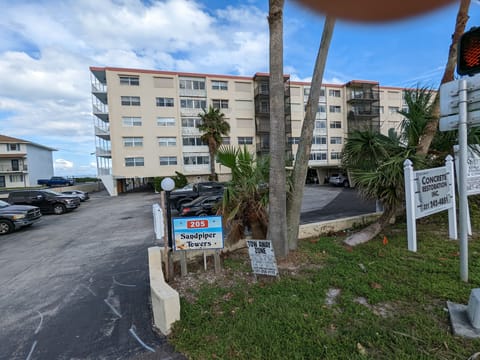 Seven/Eleven Gas station across the building
