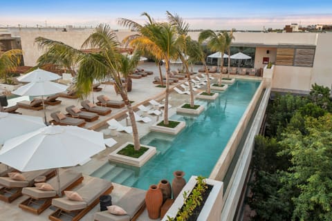2 outdoor pools, free cabanas, pool umbrellas