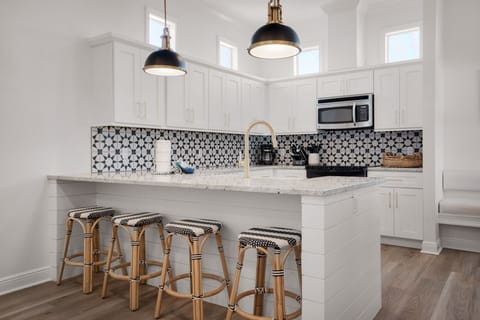 4 seat breakfast bar