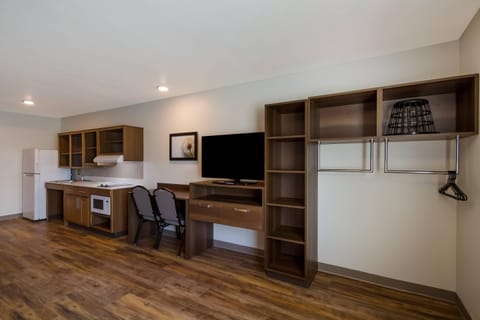 Room, 2 Queen Beds, Non Smoking | Desk, free WiFi, bed sheets