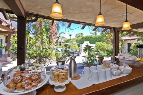 Free daily continental breakfast