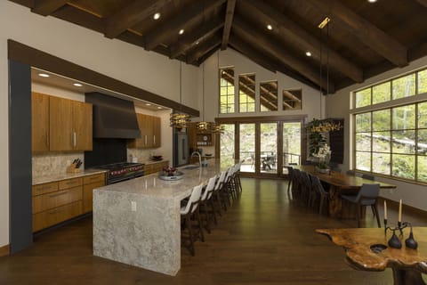 Kitchen, Dining and Bar