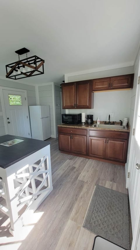 Cabin #2 : Kitchen