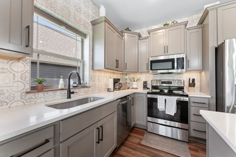 Cottage, Multiple Bedrooms | Private kitchen | Fridge, oven, coffee/tea maker, toaster