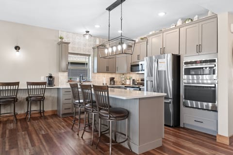 Cottage, Multiple Bedrooms | Private kitchen | Fridge, oven, coffee/tea maker, toaster