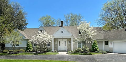 Country Club Lane's classic 1960's style.