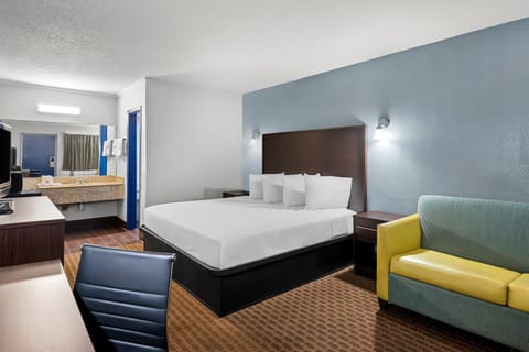 Room, 1 King Bed | In-room safe, rollaway beds, free wired internet