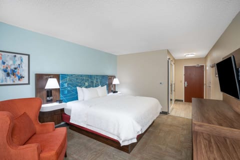 Premium bedding, pillowtop beds, desk, laptop workspace