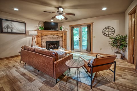 Living room, perfect place to gather! Couch has since been updated to a new one.