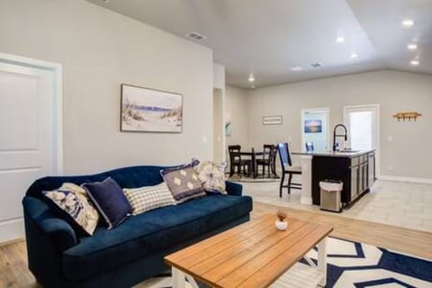 Living Room 3.jpg