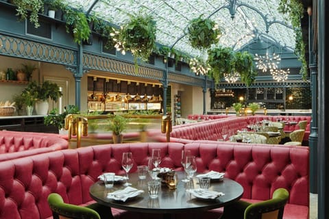 2 restaurants; breakfast, lunch, and dinner served