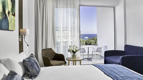 Minibar, in-room safe, desk, laptop workspace