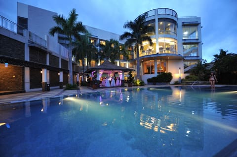 Outdoor pool, sun loungers