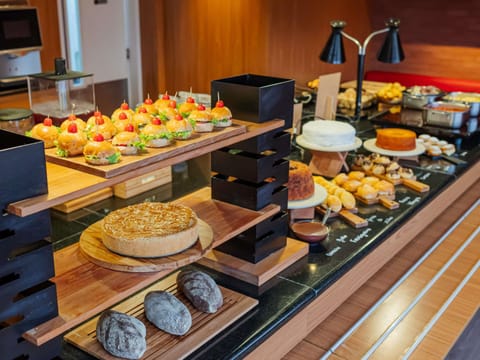 Daily buffet breakfast for a fee