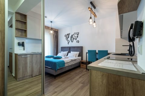 Classic Studio | Living area | 41-inch LED TV with cable channels, TV