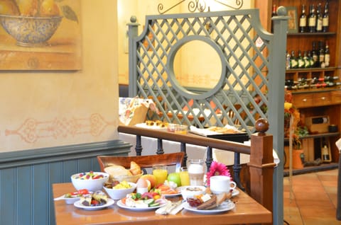 Daily buffet breakfast for a fee