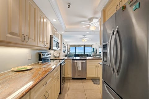 Shores of Madeira 504 Kitchen