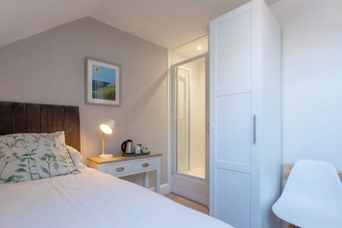 Single Room, Ensuite (Shower, 2nd floor) | Bathroom | Shower, free toiletries, hair dryer, towels