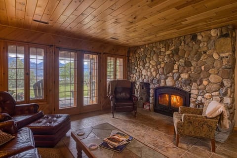 Relaxing living space with warm beautiful fireplace.