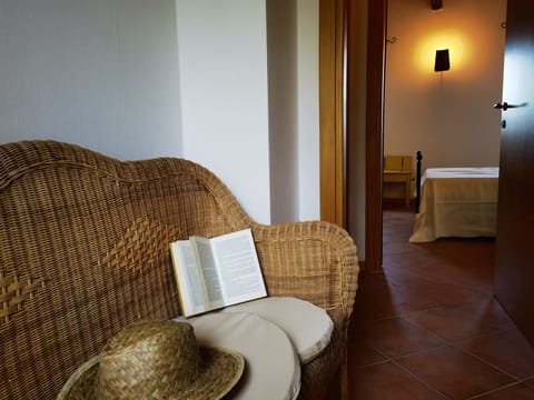 Basic Room | Egyptian cotton sheets, premium bedding, in-room safe, laptop workspace