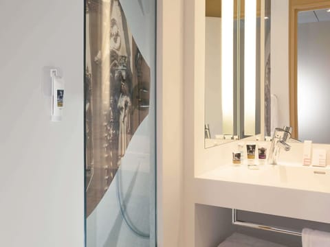 Privilege, Double Room, 1 Double Bed | In-room safe, desk, blackout drapes, soundproofing