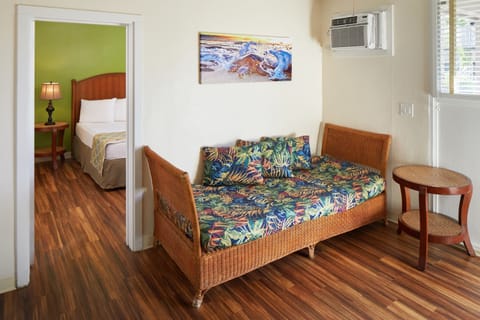 Suite (Diamond Head) | Desk, iron/ironing board, free WiFi, bed sheets