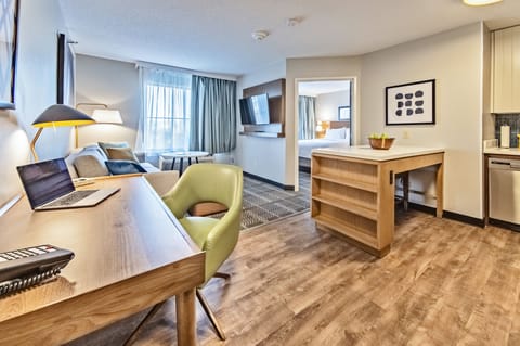 Suite, 1 Bedroom, Kitchen | Premium bedding, desk, iron/ironing board, cribs (free)
