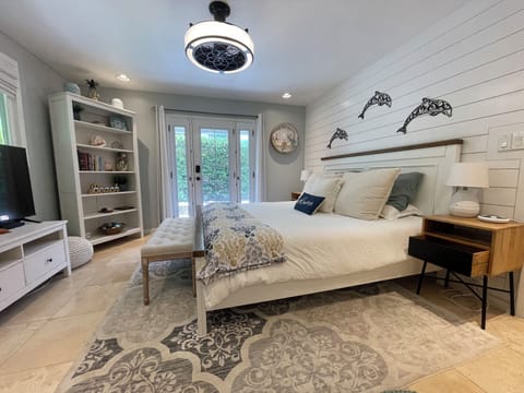 Relax and stay with us at La Bella’s Bed and Breakfast walk to Castle Beach