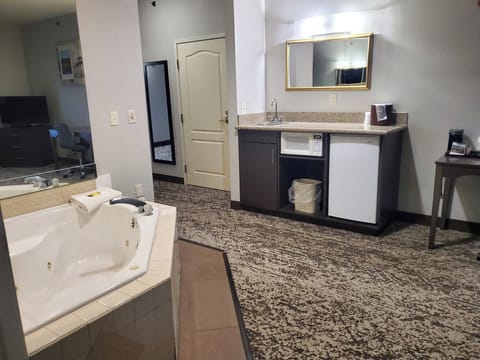 Suite, 1 King Bed, Non Smoking, Jetted Tub (Living Room;with Sofabed) | Pillowtop beds, in-room safe, desk, laptop workspace