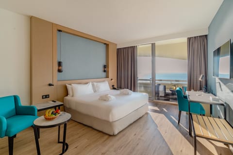 1 bedroom, premium bedding, down comforters, minibar