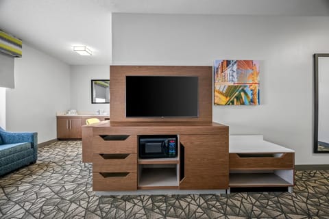 Suite, 1 King Bed, Non Smoking | Living area | 32-inch LCD TV with premium channels, TV, pay movies