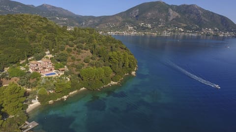Private villa located just 1km from wonderful seaside tavernas.