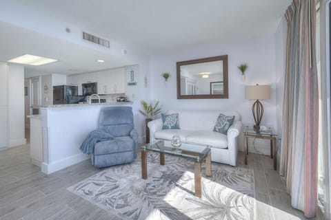 Condo, 1 Bedroom, Oceanfront (605) | Individually decorated, individually furnished, free WiFi, bed sheets