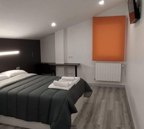 Traditional Double Room | Desk, laptop workspace, soundproofing, iron/ironing board