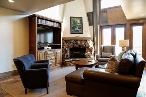 Living Room, Room, Indoors, Furniture, Couch