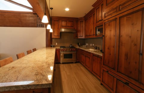 Flooring, Hardwood, Floor, Room, Indoors