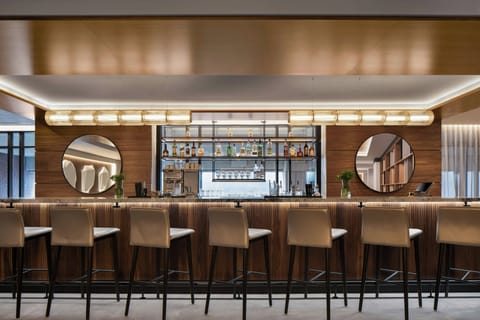 Serves breakfast, dinner, and happy hour