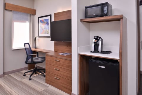 Premium bedding, pillowtop beds, in-room safe, individually decorated