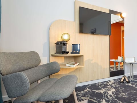 Deluxe Room, 1 Double Bed, Park View | Minibar, in-room safe, desk, soundproofing